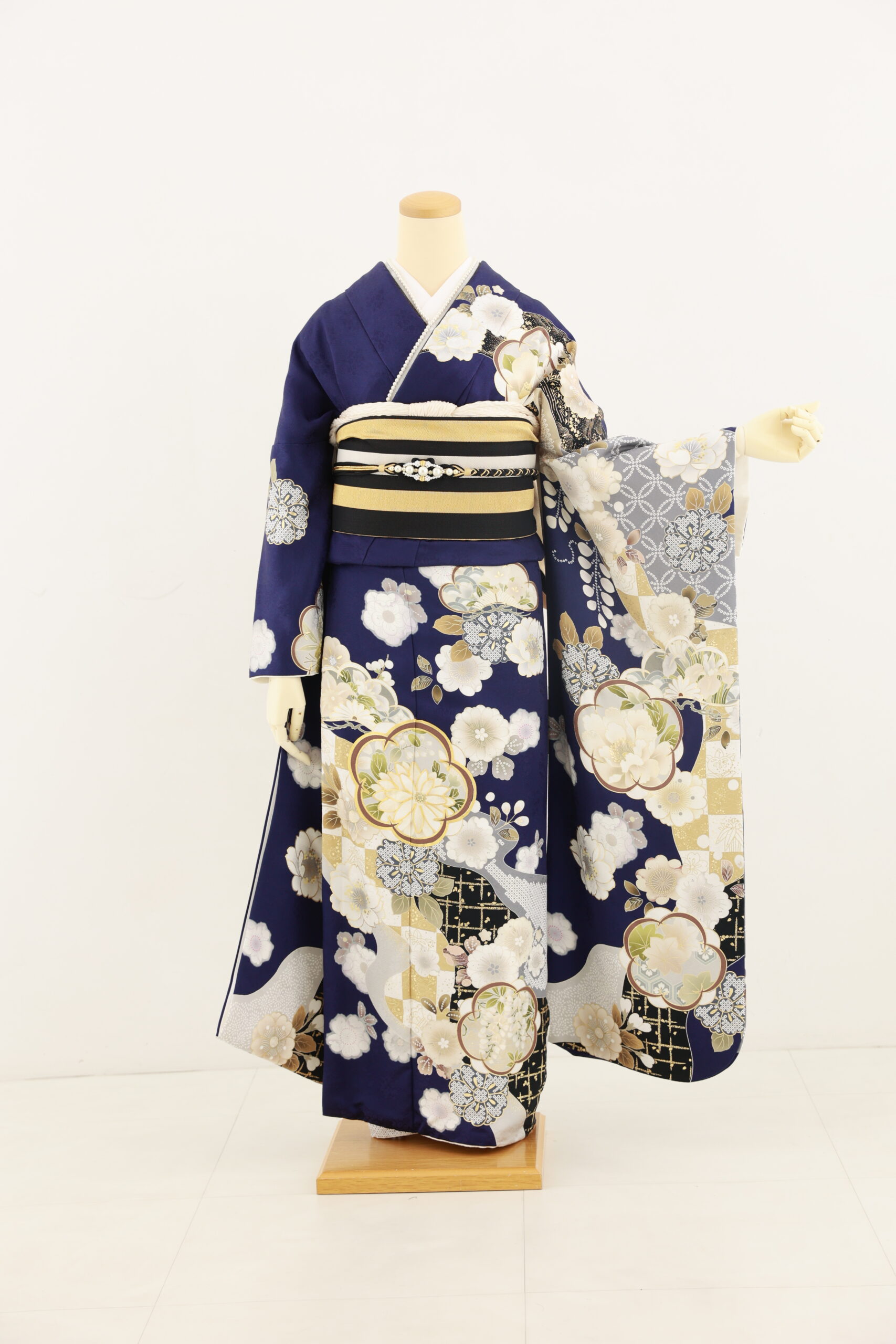 C-1143 紺裾黒市松梅